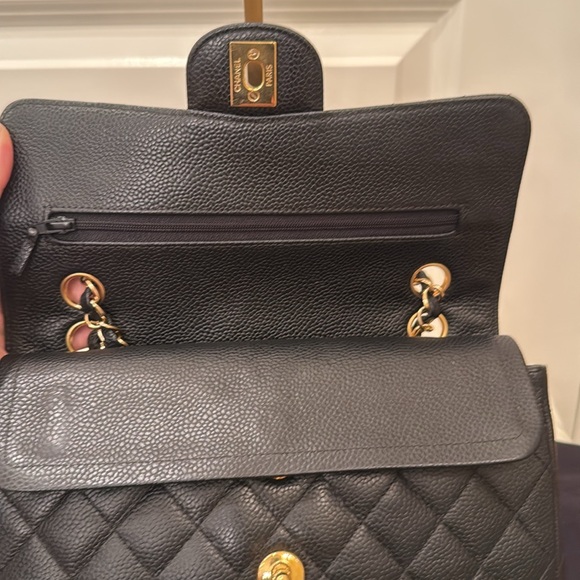 Chanel Medium black double flap Caviar leather with gold hardware  - Picture 4 of 8